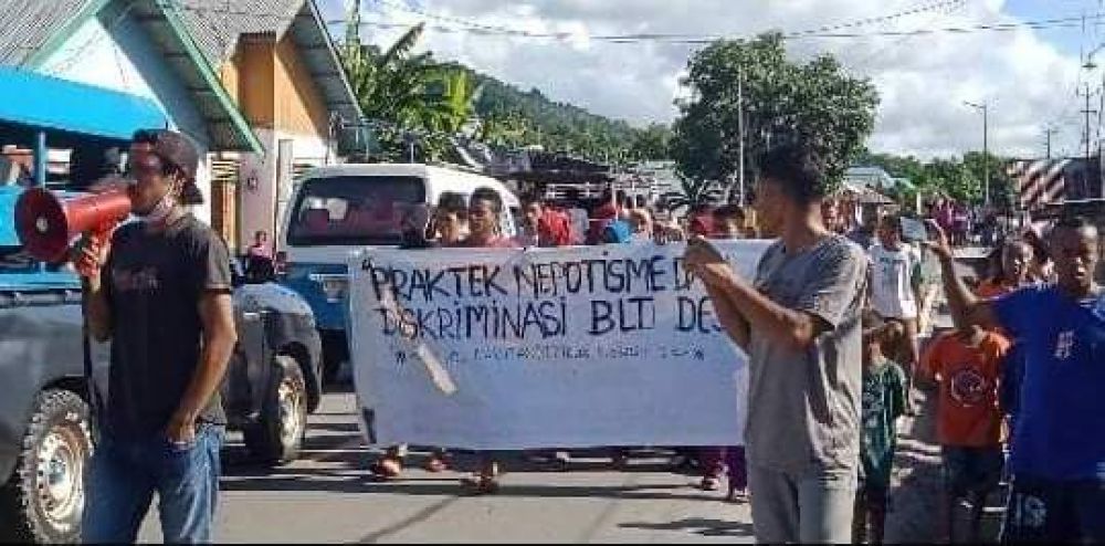 Mahasiswa dan Masyarakat Demo Transparansi APBDes