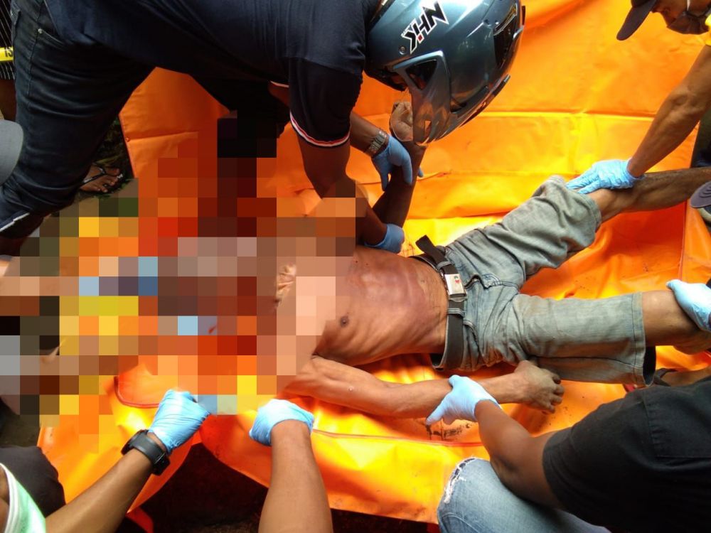 Korban bernama W A Pasalbessy ini diduga meninggal akibat overdosis minuman keras. (FOTO: HMP/BOY)