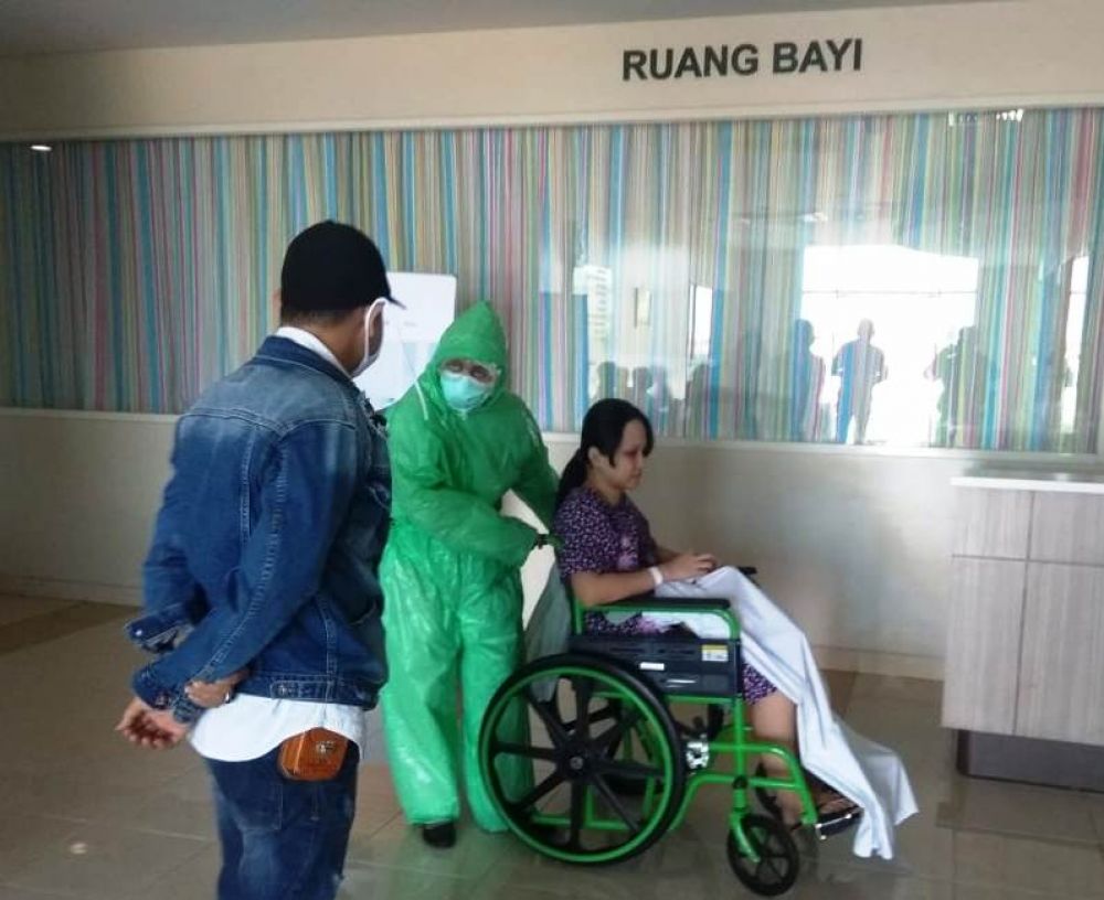 Pasien dibiarkan tanpa masker di RS Mitra Kaluarga, Waru. HMP/red