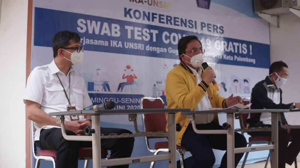 PT Bank Negara Indonesia (BNI) Tbk dan Ikatan Alumni Universitas Sriwijaya (IKA UNSRI)  menggelar swab test gratis untuk masyarakat Pelambang, Minggu (7/6). 