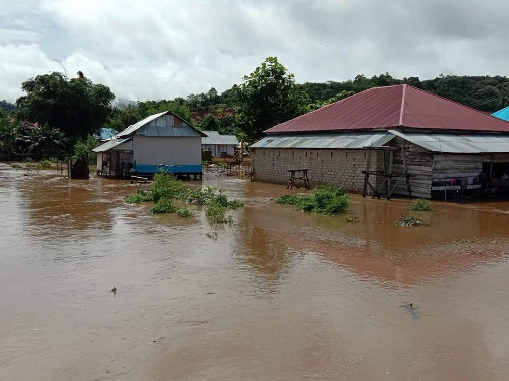 Banjir menjadi masalah yang harus segera dipecahkan.  
HMP/CHO