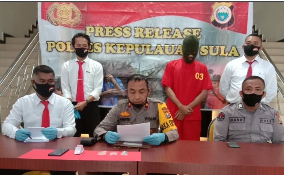 Waka Polres Kepsul, Kompol Arifin La Ode Buri dalam sesi prescon. HMP/CHO
