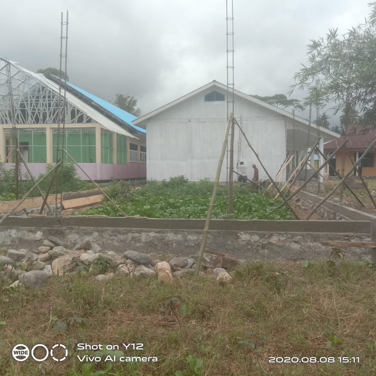 Pekerjaan proyek pembangunan Lab komputer SMP Negeri 1 Desa Pencado, Kecamatan Taliabu Selatan, Kabupaten Pulau Taliabu (Pultab) Provinsi Maluku Utara (Malut)