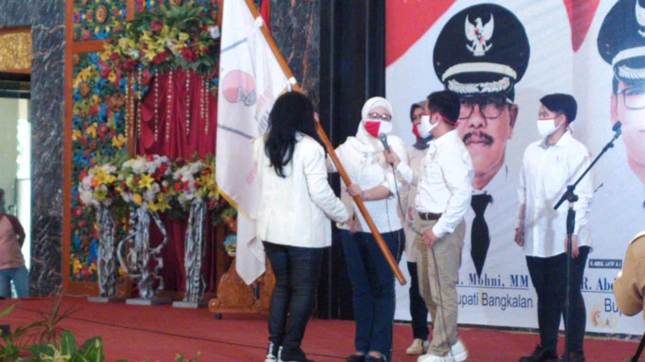  Hj Sri Setyo Pertiwi di acara pelantikan yang berlangsung di Gedung Serbaguna Ratu Ebu Bangkalan. ist