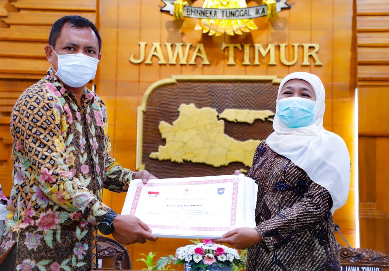 Direktorat Jenderal Otonomi Daerah Kemendagri Dr. Akbar Ali, M.Si dan Gubernur Jawa Timur, Khofifah Indar Parawansa di Gedung Negara Grahadi, Rabu (7/10). 