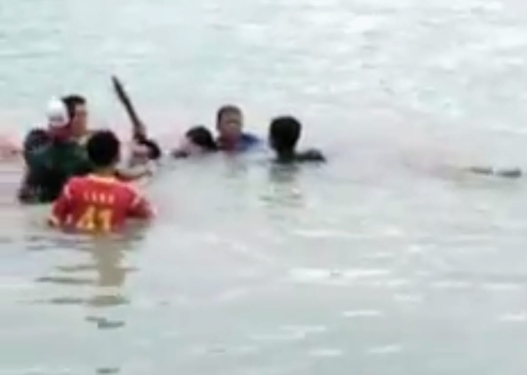Pencarian terhadap ketiga korban. IST