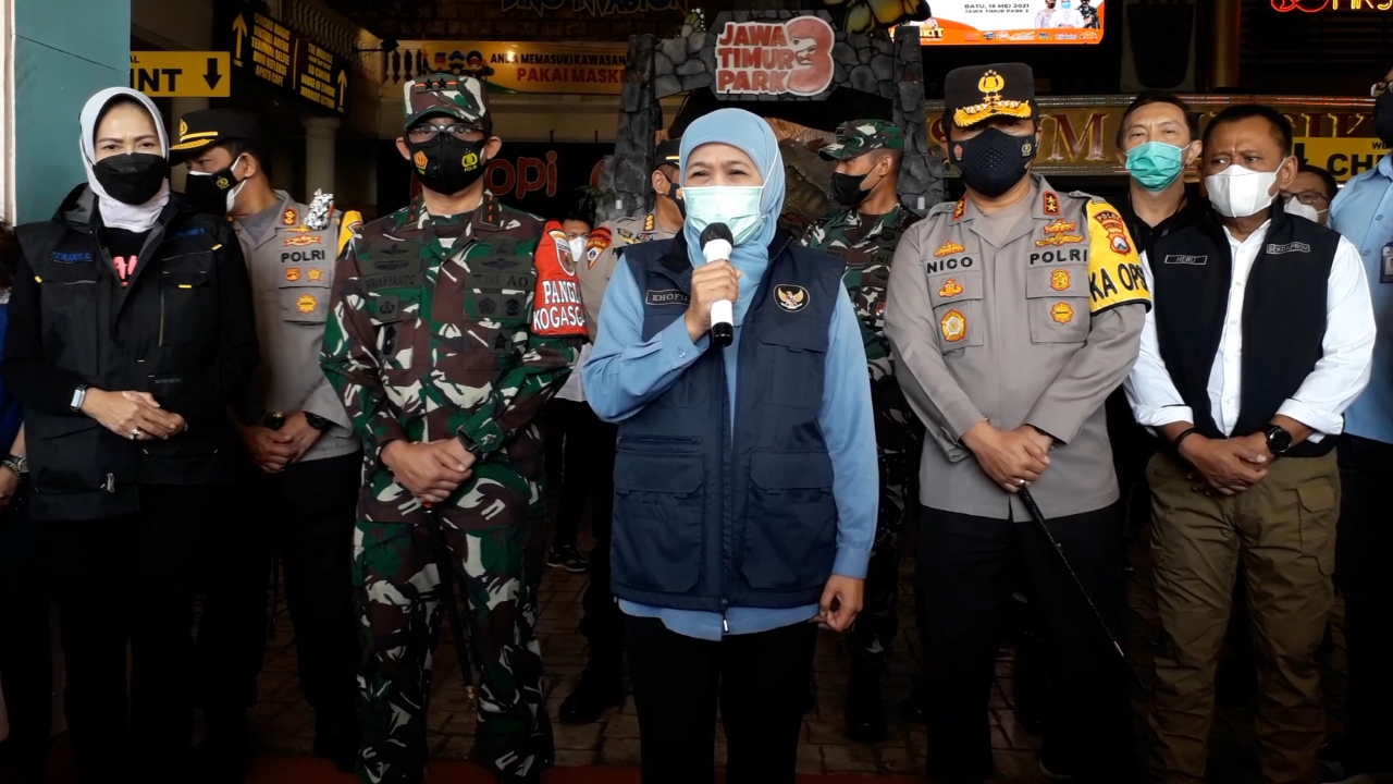 Gubernur Jatim Khofifah Indar Parawansa bersama Kapolda Jatim Irjen Pol Nico Afinta dan Pangdam V/Brawijaya Mayjen TNI Suharyanto,Plh Sekdaprov Jatim Heru Tjahjono meninjau langsung Jatim Park 3 Kota Batu, Sabtu (15/5).  