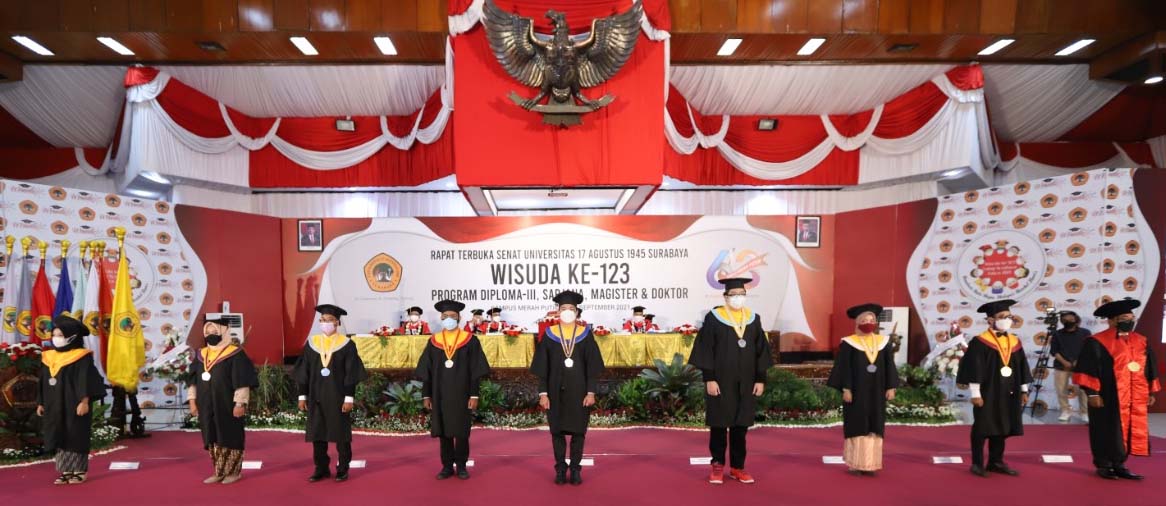 Universitas 17 Agustus 1945 (Untag) Surabaya mewisuda 1316 wisudawan, Sabtu (24/9). 