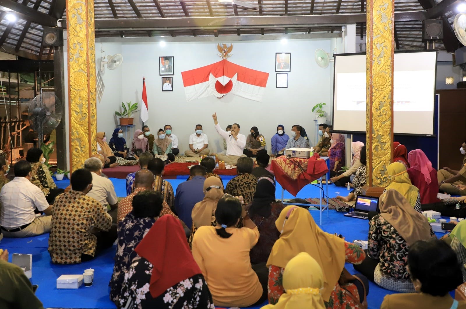 Wali Kota Surabaya Eri Cahyadi terus mendorong semua UMKM di Kota Surabaya untuk mengantongi izin usahanya melalui pengurusan Nomor Induk Berusaha (NIB).