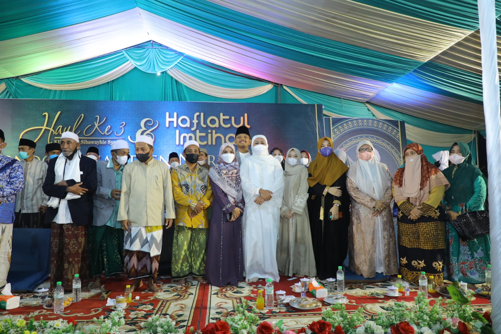 Gubernur Jawa Timur Khofifah Indar Parawansa secara khusus menghadiri peringatan Malam Nisfu Sya’ban dan Haul ke 3 Almarhum KH Achmad Sibawayhie Syadzili serta Haflatul Imtihan di Pondok Pesantren Nurul Wafa, Demung, Besuki, Situbondo, Kamis (17/3) malam.