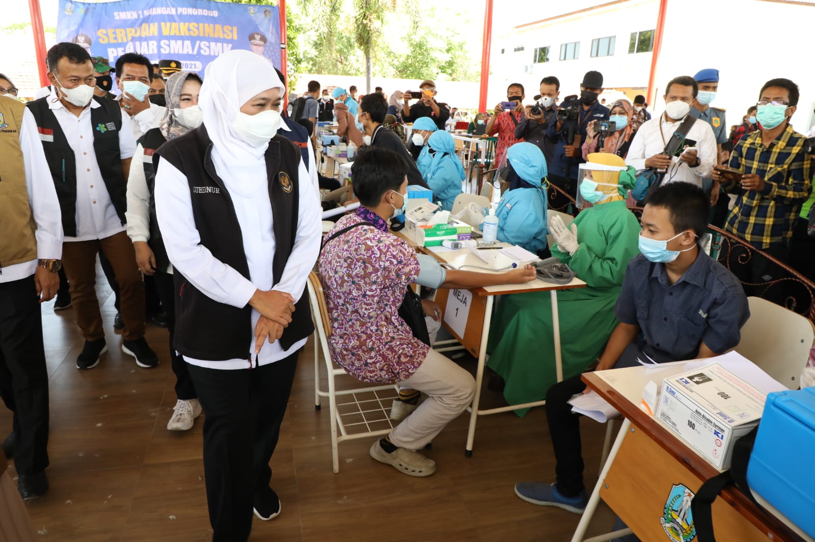 Gubernur Khofifah Ajak Masyarakat Segera Booster Sebelum Mudik