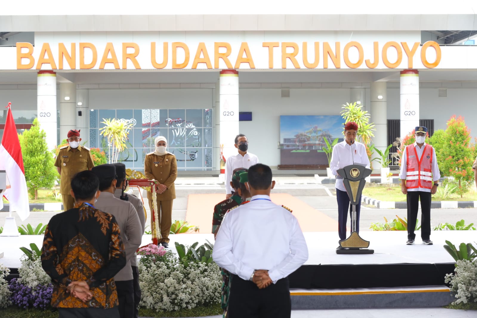 Presiden Joko Widodo meresmikan Bandara Trunojowo Madura hari ini Rabu (20/4/2022).
