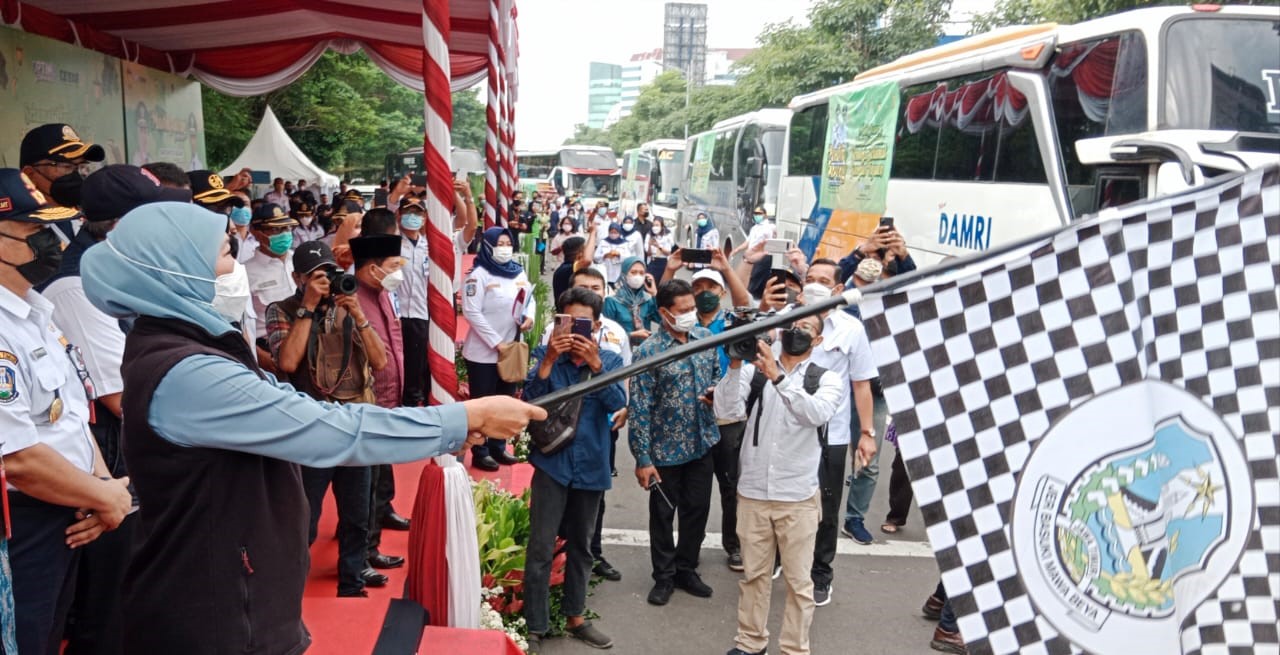 Gubernur Khofifah Berangkatkan 3.650 Orang Pemudik Gratis