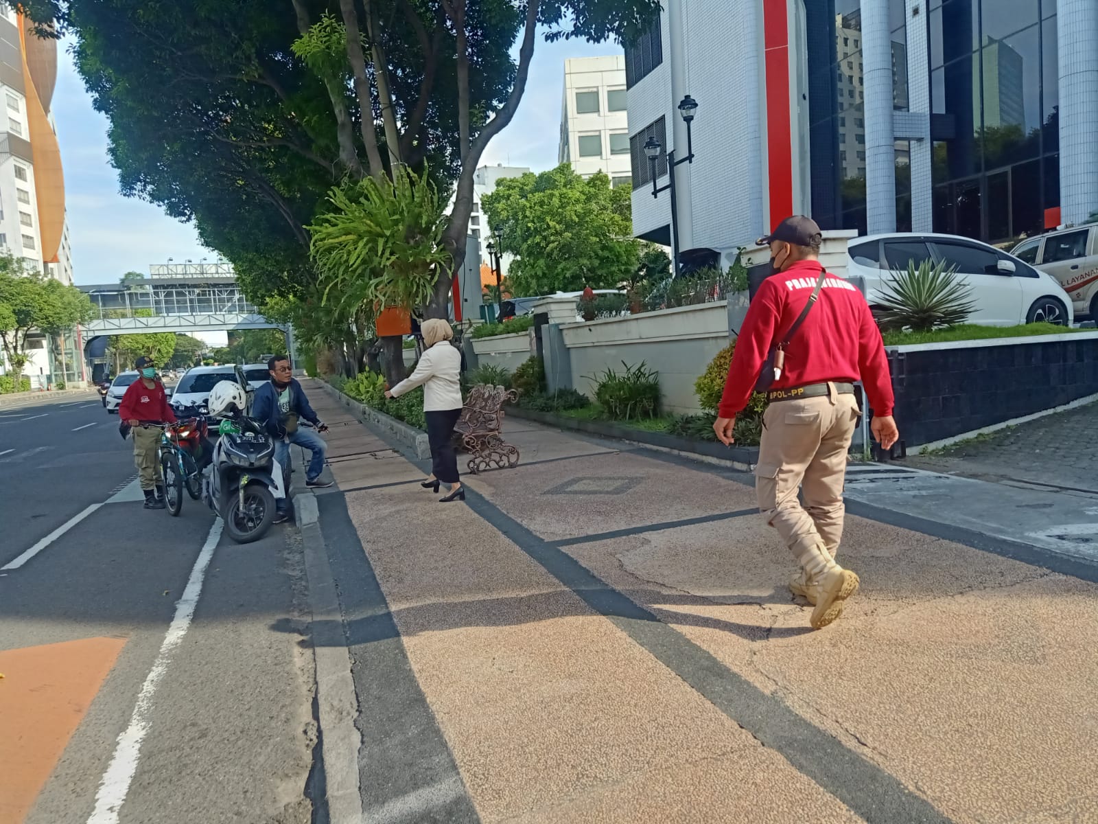  saat ini Satpol PP Surabaya membentuk Pasukan Sobo Ratan atau pasukan sepeda di pedestrian dan Traffic Light (TL).