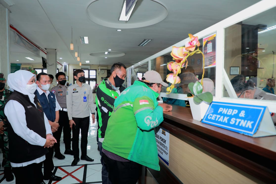 Khofifah: Penyaluran Dipercepat untuk Ringankan Beban Masyarakat