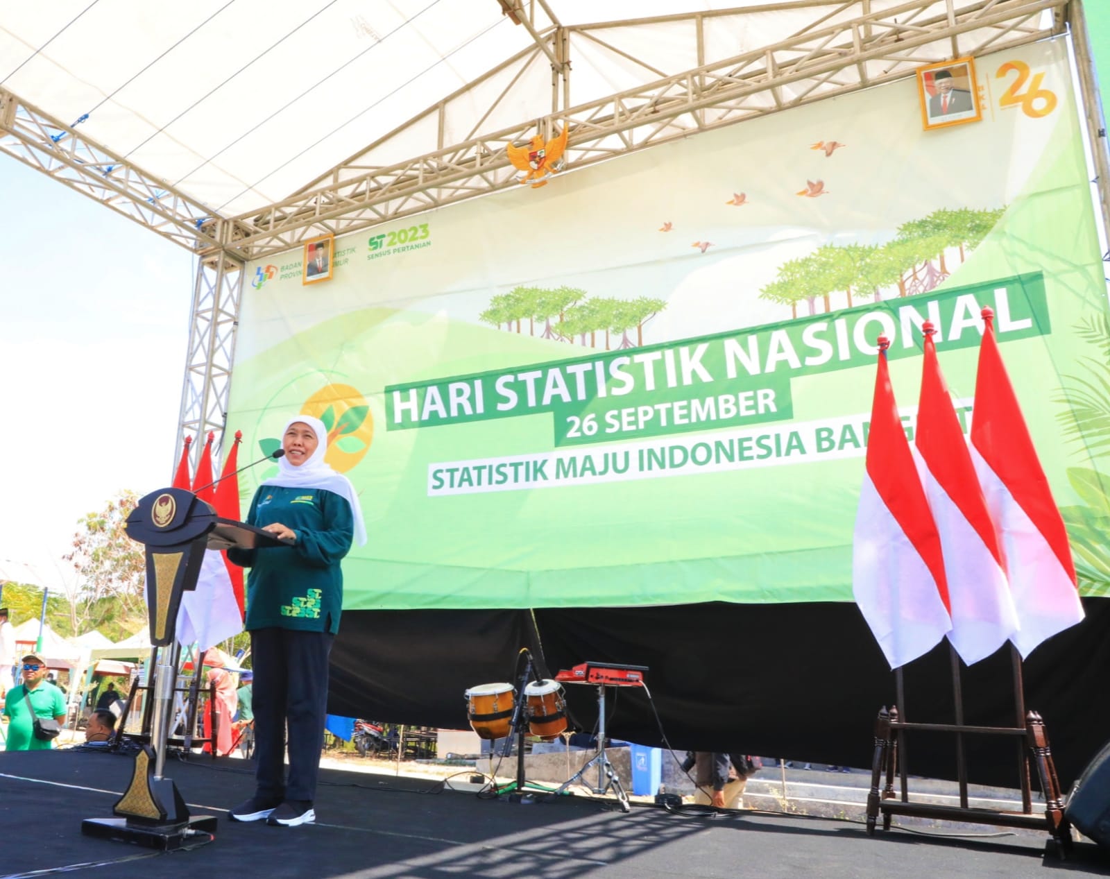 Gubernur Jawa Timur Khofifah Indar Parawansa  saat menghadiri Peringatan Hari Statistik Nasional (HSN) Tahun 2022 di Kebun Mangrove Gunung Anyar, Surabaya, Senin (26/9).