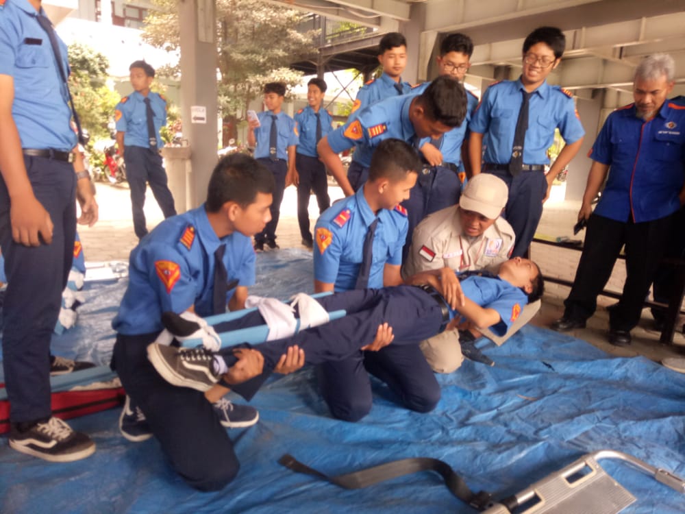 Mengikuti pelatihan Satuan Pendidikan Aman Bencana (SPAB), membuat siswa atau peserta diharapkan bisa lebih peduli pada lingkungan yang dilakukan oleh di SMK Sore, Desa Serut, Kecamatan Boyolangu, Tulungagung padaSelasa dan Rabu, 4-5 Oktober 2022.