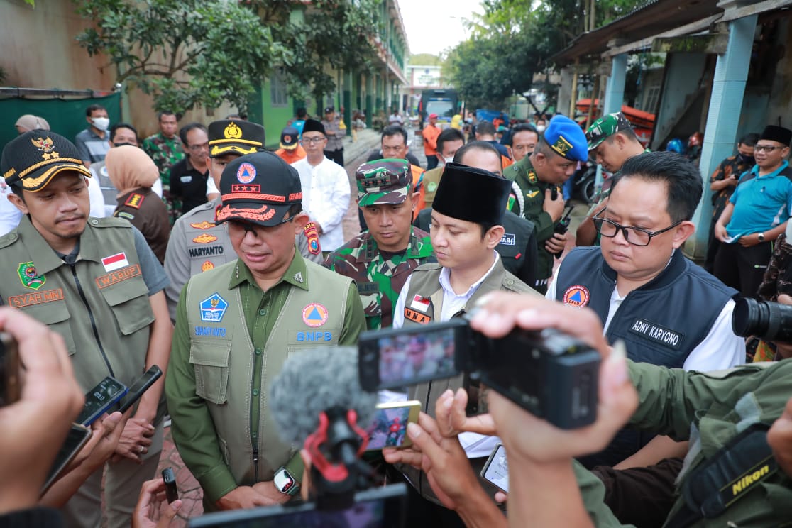 Sekdaprov Jatim Dampingi Ka. BNPB Tinjau Banjir di Trenggalek
