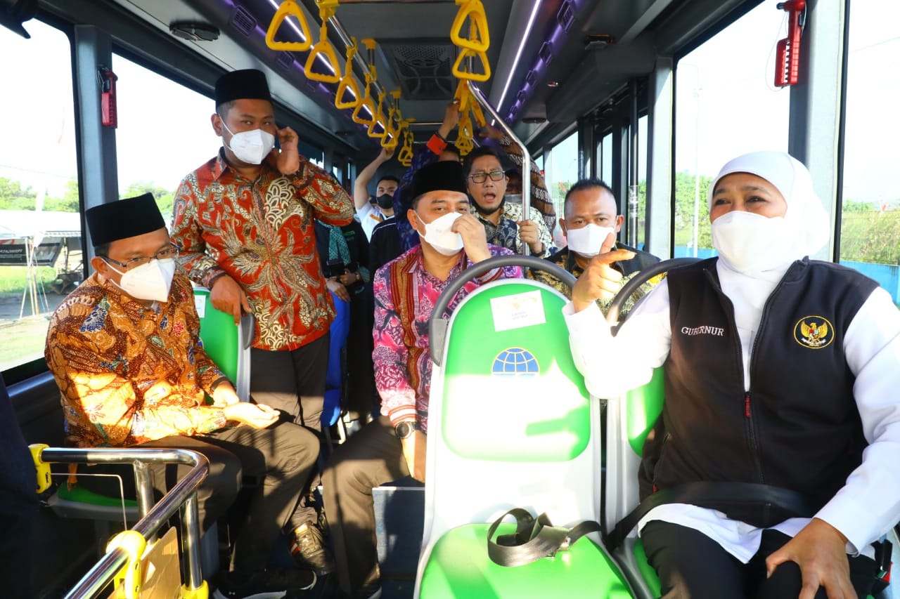  Pemprov Jatim saat ini tengah menyiapkan penambahan armada bus TRANSJATIM koridor I rute Sidoarjo – Surabaya – Gresik yang siap operasional pada Bulan April 2023 mendatang.