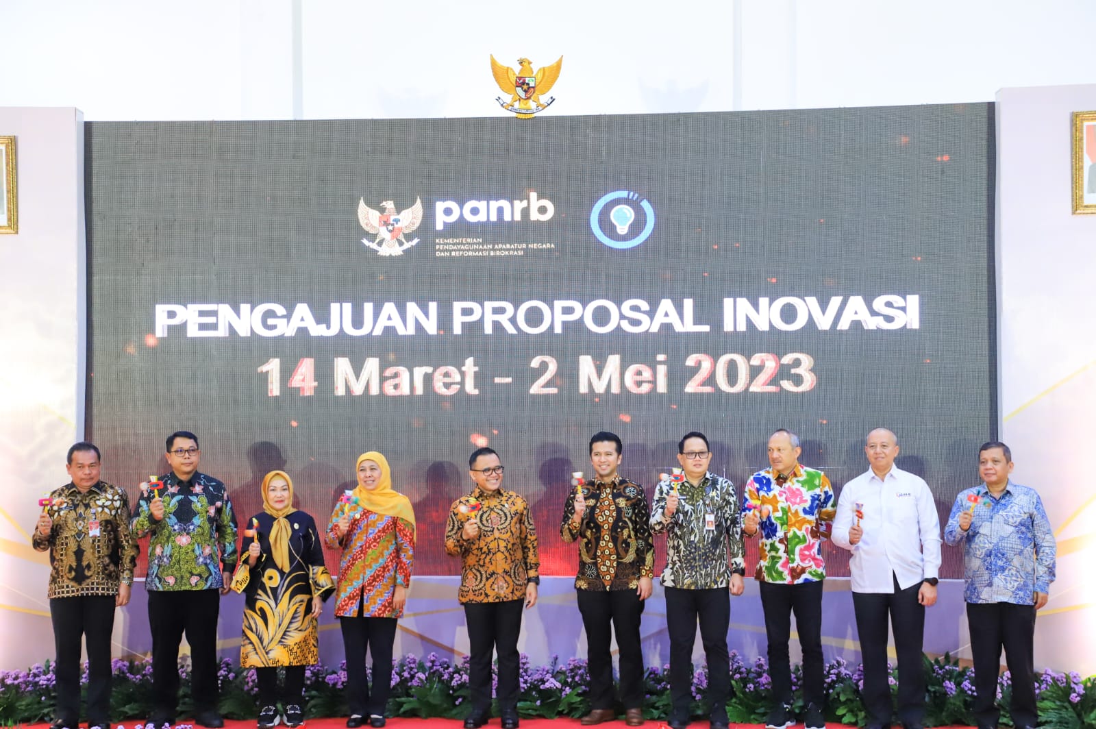 forum Koordinasi Pelayanan Publik Tahun 2023 dan Launching Kompetisi Inovasi Pelayanan Publik (KIPP) olen MenPAN/RB Abdullah Azwar Anas yang diselenggarakan di Gedung Negara Grahadi pada Senin (13/3).