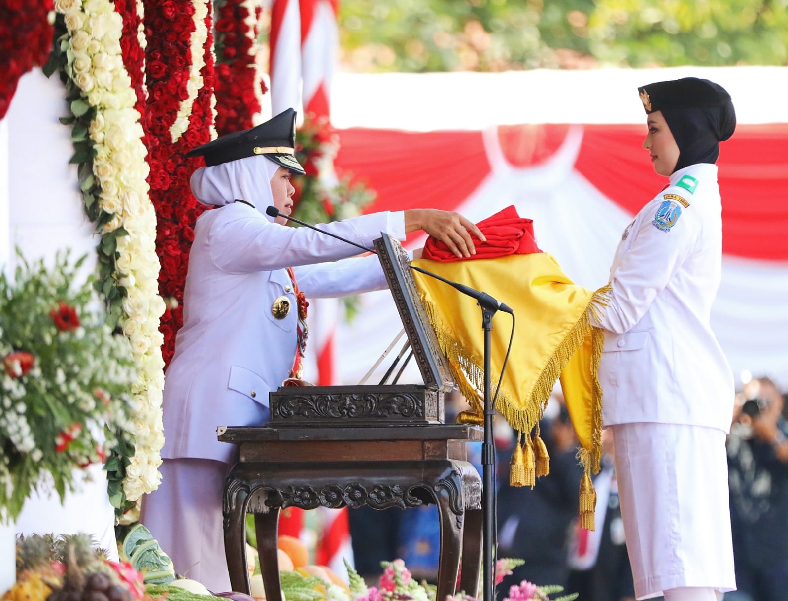 Khofifah usai menjadi Inspektur Upacara Peringatan Detik-Detik Proklamasi HUT ke-78 Kemerdekaan RI di Halaman Gedung Negara Grahadi Surabaya, Kamis (17/8)