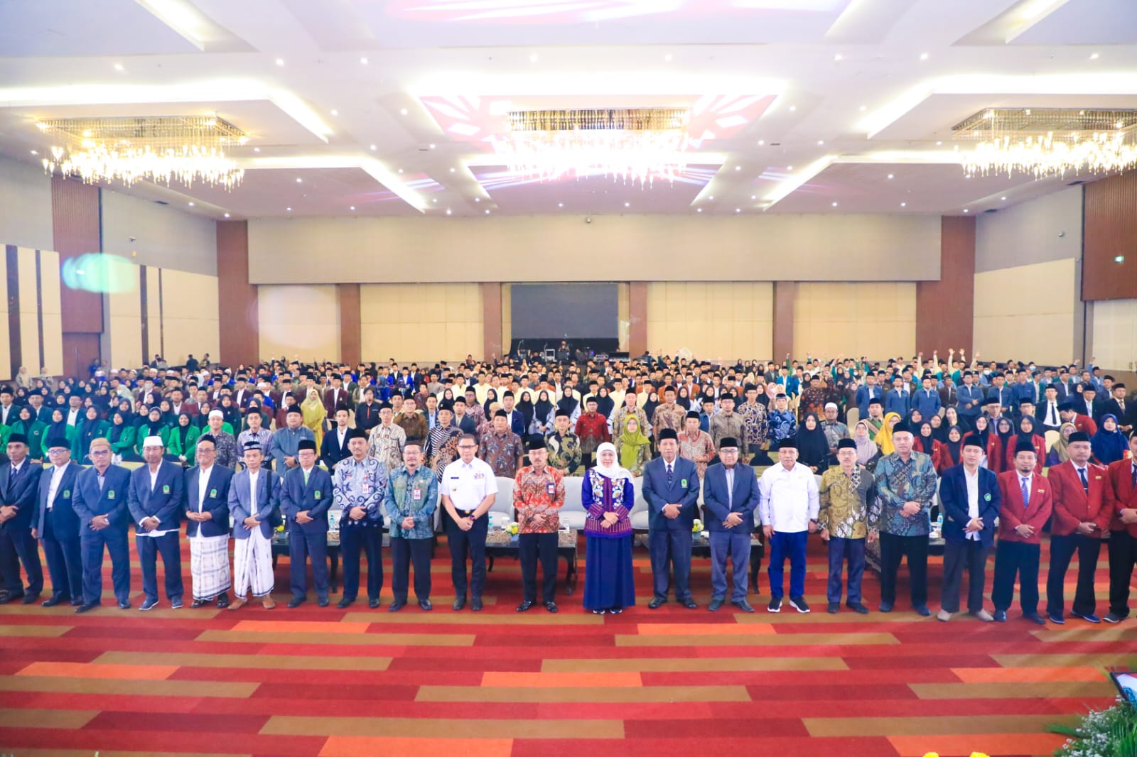 Gubernur Khofifah Beri Kuliah Umum Penerima Beasiswa Pemprov Jatim 2023