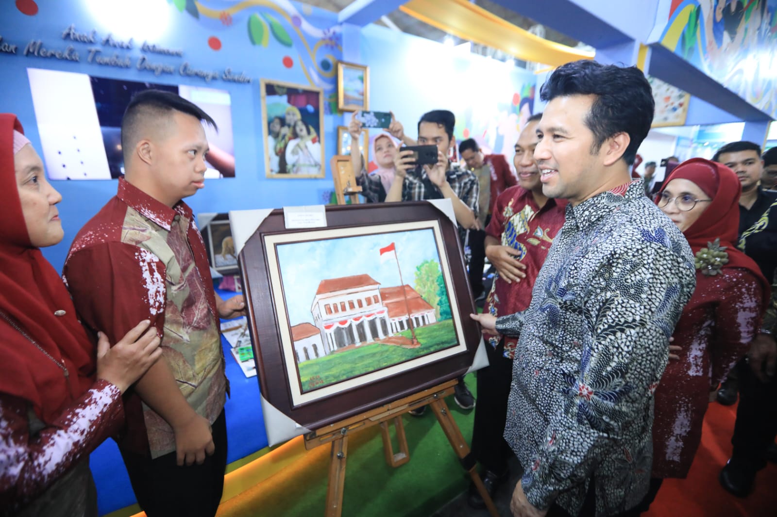Wakil Gubernur Jawa Timur Emil Elestianto Dardak saat membuka Jatim Fest yang berlangsung di Jatim Expo Surabaya.