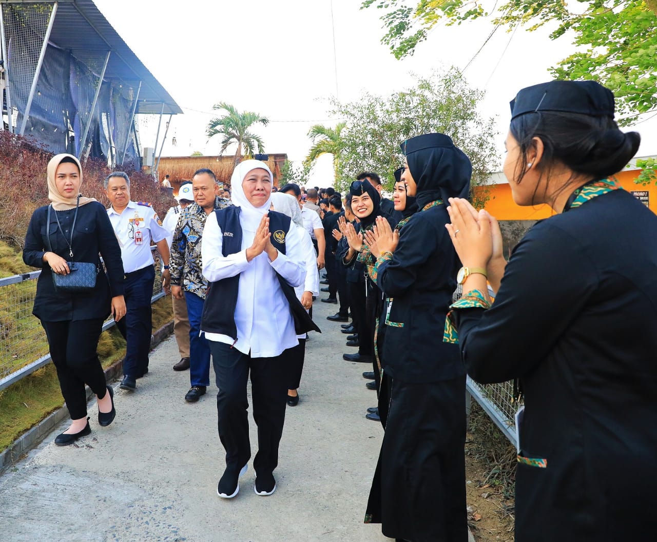 Gubernur Jawa Timur Khofifah Indar Parawansa meresmikan Trans Jatim Koridor III di Wisata Bukit Kayu Putih Kab. Mojokerto, Rabu (18/10)