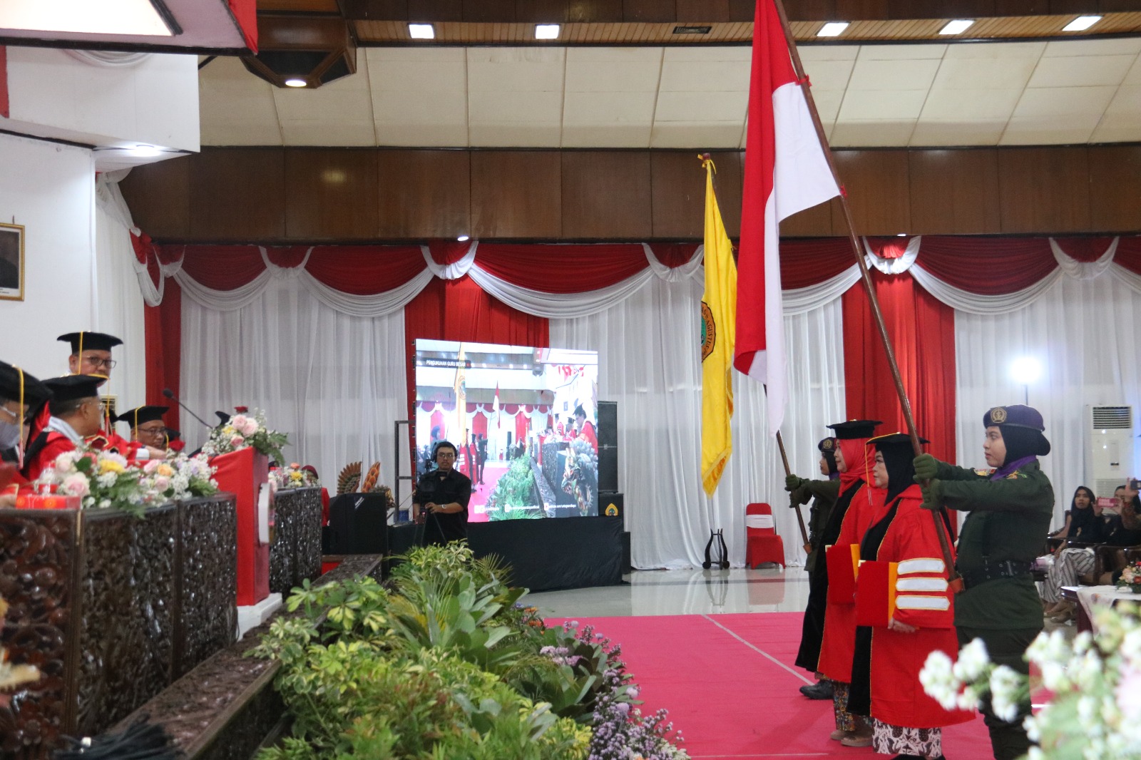 Universitas 17 Agustus 1945 (Untag) Surabaya kembali mengukuhkan dua Guru Besar Bidang Ilmu Ekonomi Manajemen Fakultas Ekonomi dan Bisnis (FEB) - Prof. Dr. Siti Mujanah, MBA. dan Prof. Dr. Dra. Tri Andjarwati, M.M.
