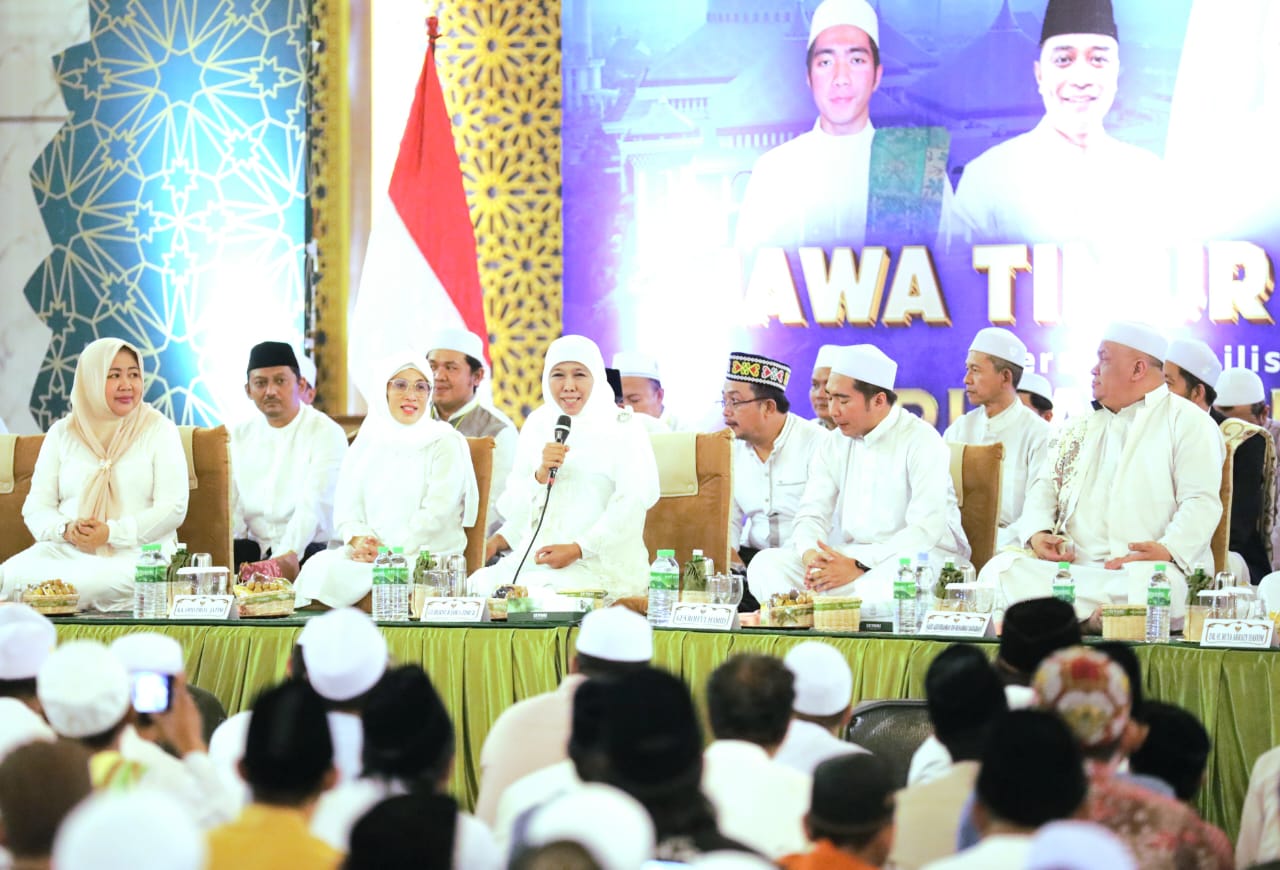  Majlis Maulid Wat Ta'li, Riyadlul Jannah, di Masjid Al Akbar Surabaya, Sabtu malam (18/11/2023)