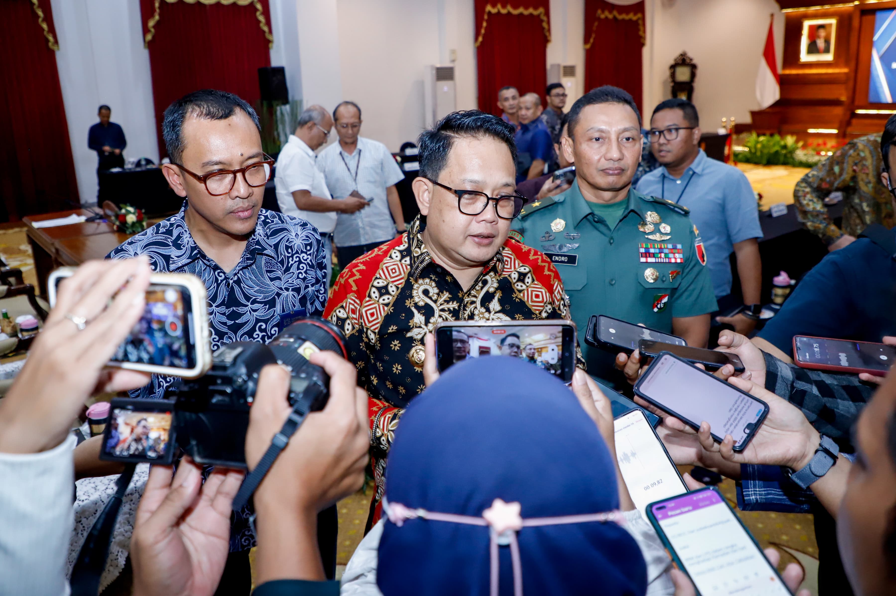 Pj. Gubernur Adhy Pastikan Distribusi Serta Pasokan BBM dan LPG di Jatim Aman Selama Ramadhan Hingga Lebaran