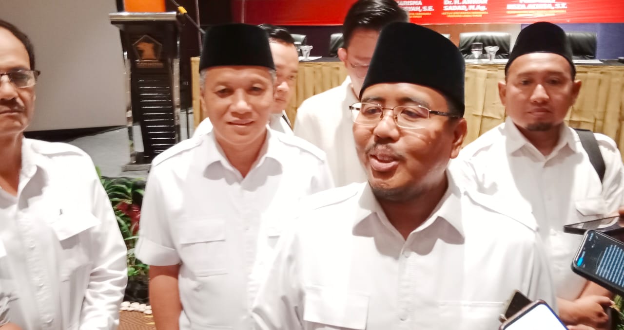 Ketua DPD Partai Gerindra Jawa Timur, Anwar Sadad saat memeberikan keterangan pers usai  acara sarasehan yang dihadiri oleh seluruh anggota DPRD kabupaten/kota, DPRD provinsi, dan DPR RI terpilih hasil Pemilu 2024 di Surabaya, (16/3/2024)