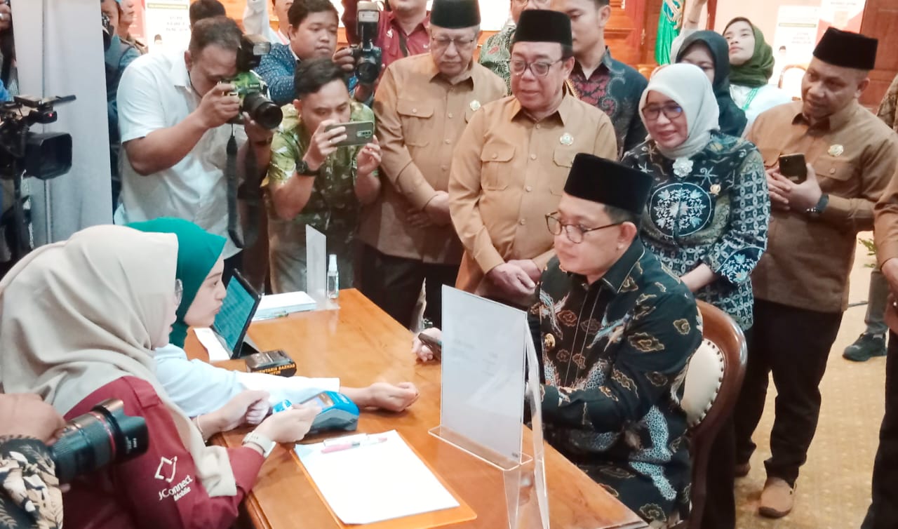 Penjabat Gubernur Jawa Timur Anjurkan Penyaluran Zakat Melalui Baznas