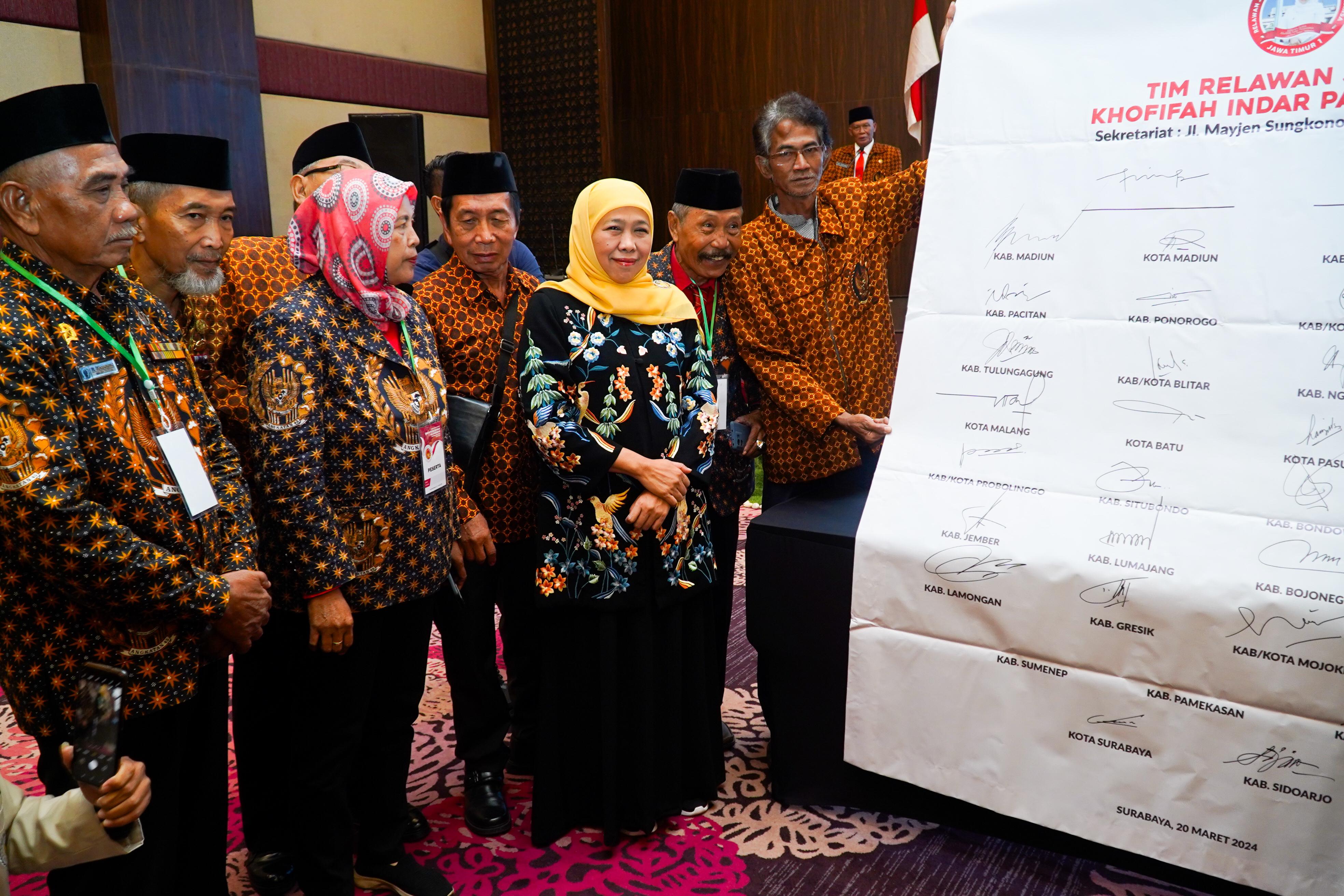 Segenap pimpinan Dewan Harian Daerah (DHD) Badan Pembudayaan Kejuangan 45 Provinsi Jawa Timur bersama DHC '45 Se Jawa Timur melakukan deklarasi bersama mendukung Khofifah Indar Parawansa dalam Pilkada Jawa Timur 2024