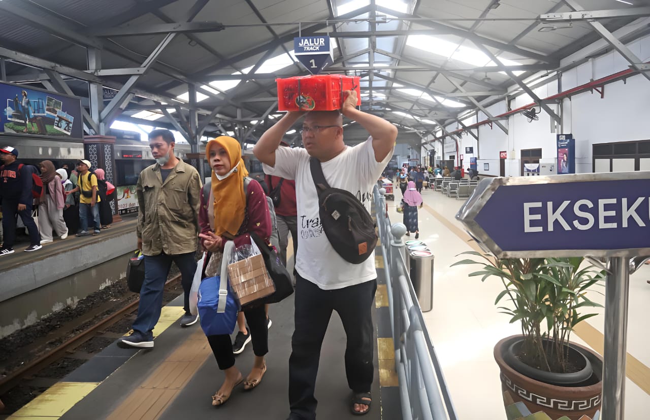  PT Kereta Api Indonesia mengimbau kepada seluruh pelanggan agar mengalokasikan waktu yang cukup saat menuju stasiun keberangkatan. Hal ini sebagai upaya menghindari kemungkinan tertinggalnya kereta api. 
