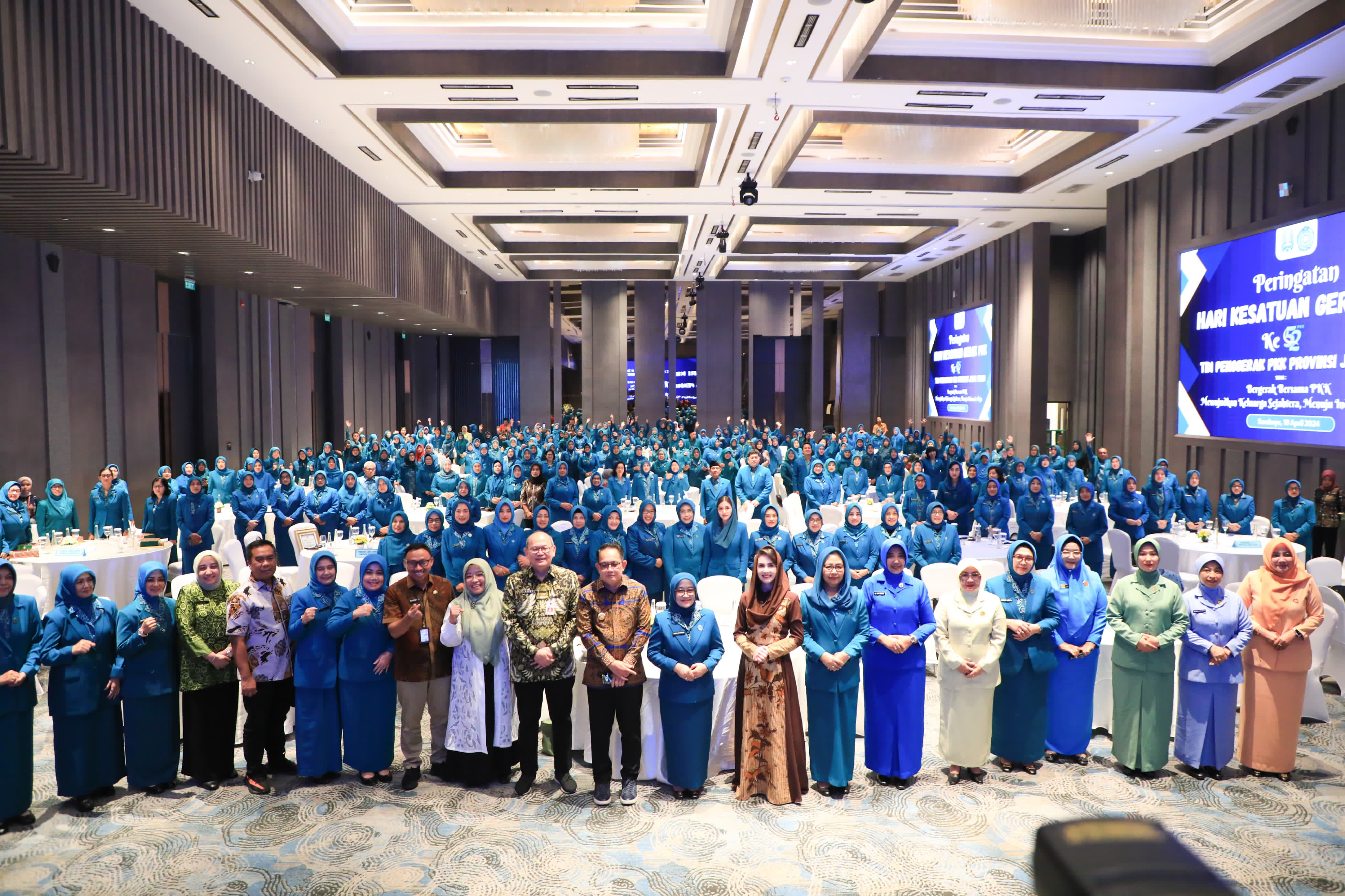  Penjabat (Pj.) Gubernur Jawa Timur Adhy Karyono hadir pada Peringatan Hari Kesatuan Gerak Pemberdayaan Kesejahteraan Keluarga (HKG PKK) ke-52 TP PKK Prov. Jatim,  Jumat (19/4).