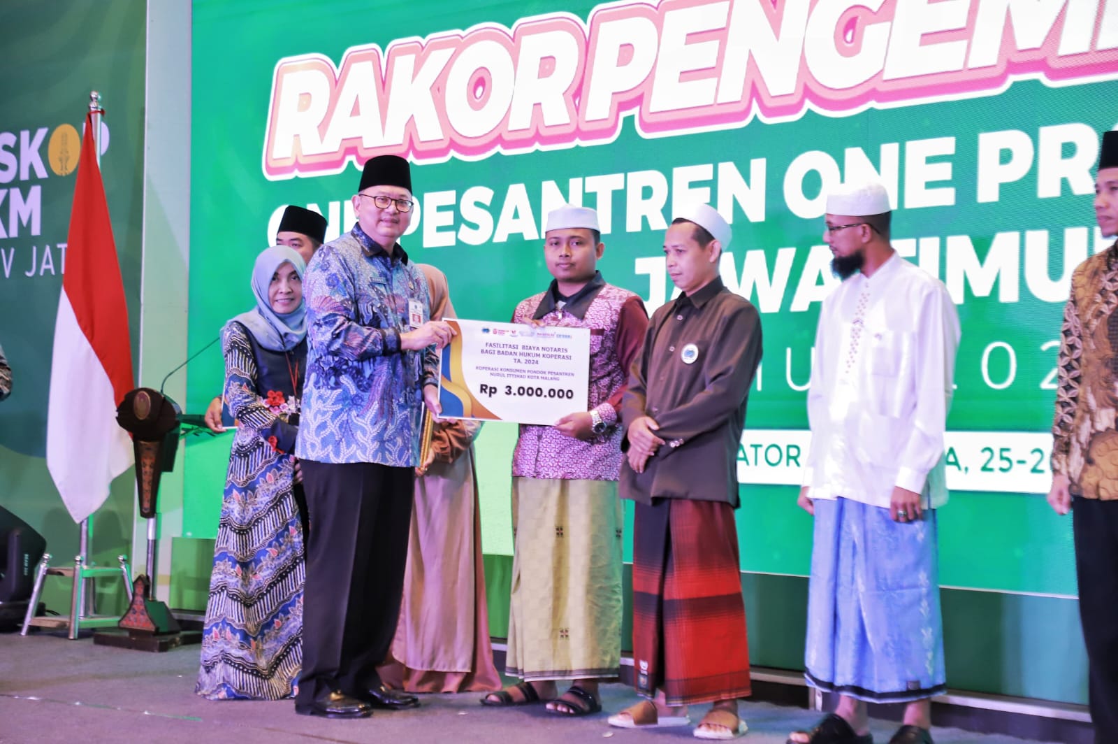 Penjabat (Pj) Sekretaris Daerah Provinsi Jawa Timur Bobby Soemiarsono saat membuka Rakor Pengembangan OPOP Jawa Timur Tahun 2024 di Hotel Novotel Samator Surabaya, Jumat (26/4).