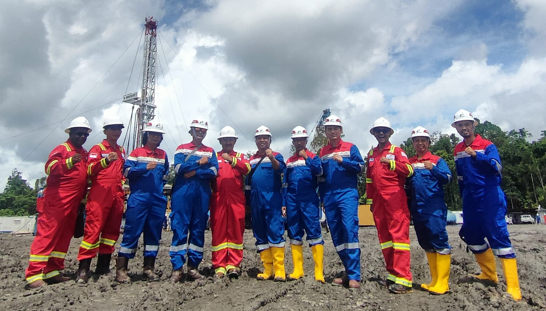 Satuan Kerja Khusus Pelaksana Kegiatan Usaha Hulu Minyak dan Gas bumi (SKK Migas) dan Pertamina EP Zona 14 Papua Field (PEP Papua) yang merupakan bagian dari Regional Indonesia Timur Subholding Upstream Pertamina.