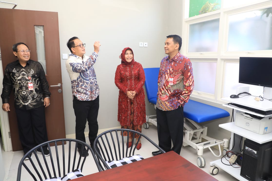 Penjabat (Pj) Gubernur Jawa Timur Adhy Karyono meresmikan Gedung Instalasi Rawat Jalan dan Penunjang Terpadu RSUD Husada Prima, Surabaya, Rabu (1/5).