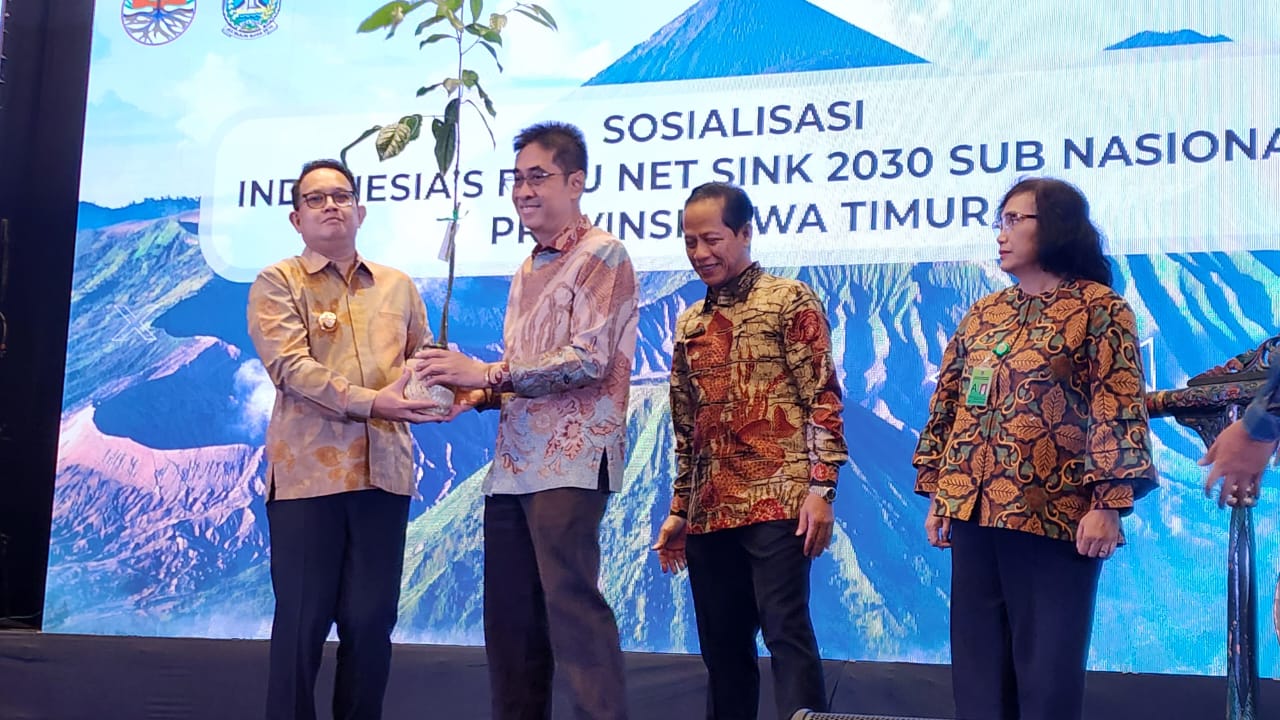 Penjabat Gubernur Jawa Timur Adhy Karyono pada  Sosialisasi SUB Nasional Indonesia's Forest and Other Land Use (FOLU) Net Sink 2030 region Jawa di Provinsi Jawa Timur yang dilaksanakan di Hotel JW Marriot Surabaya, Rabu (15/5)