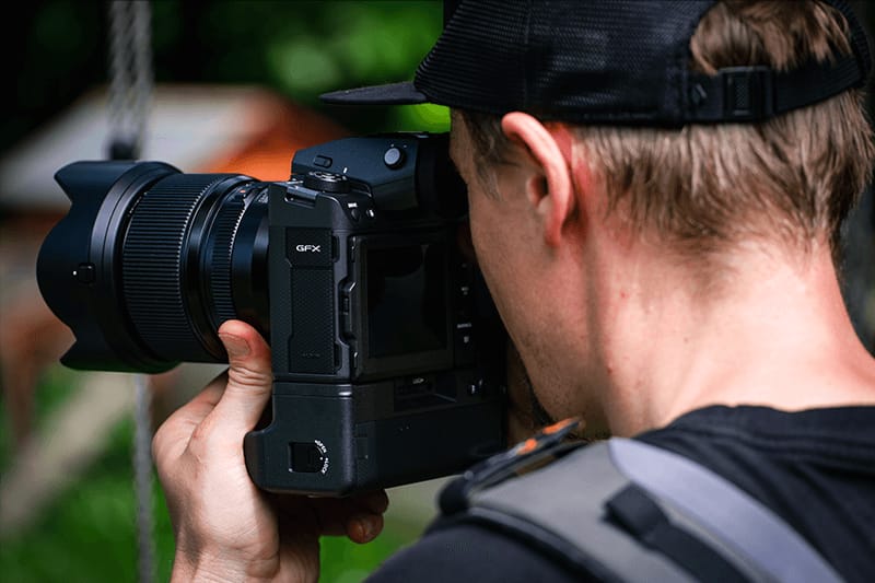 UJIFILM Indonesia kembali memperkuat posisinya di pasar fotografi dengan meluncurkan dua kamera digital mirrorless terbaru, FUJIFILM X-T50 dan FUJIFILM GFX100S II, 