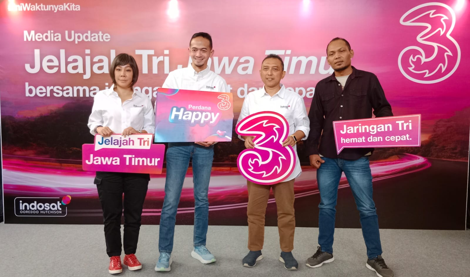 Media update Jelajah Tri Jawa Timur bersama jaringan hemat dan cepat di Surabaya Kamis (30/5/2024)