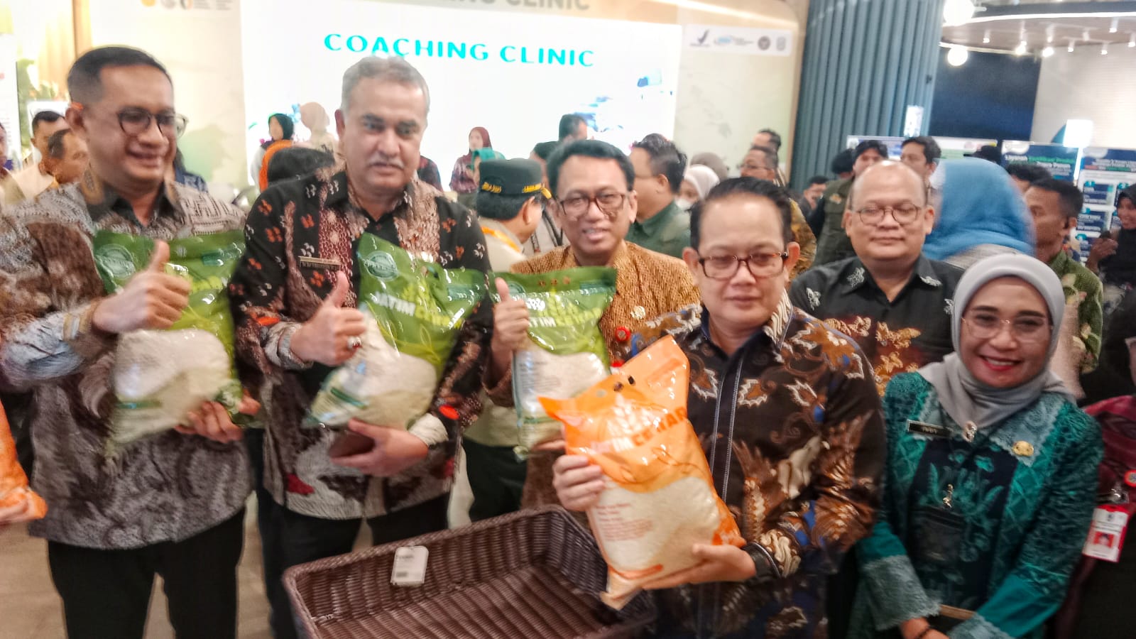 Penjabat (Pj.) Gubernur Jawa Timur, Adhy Karyono pada Peringatan Hari Keamanan Pangan Dunia 2024  di Ballroom New Life Ciputra World, Surabaya, Jumat (21/6) 