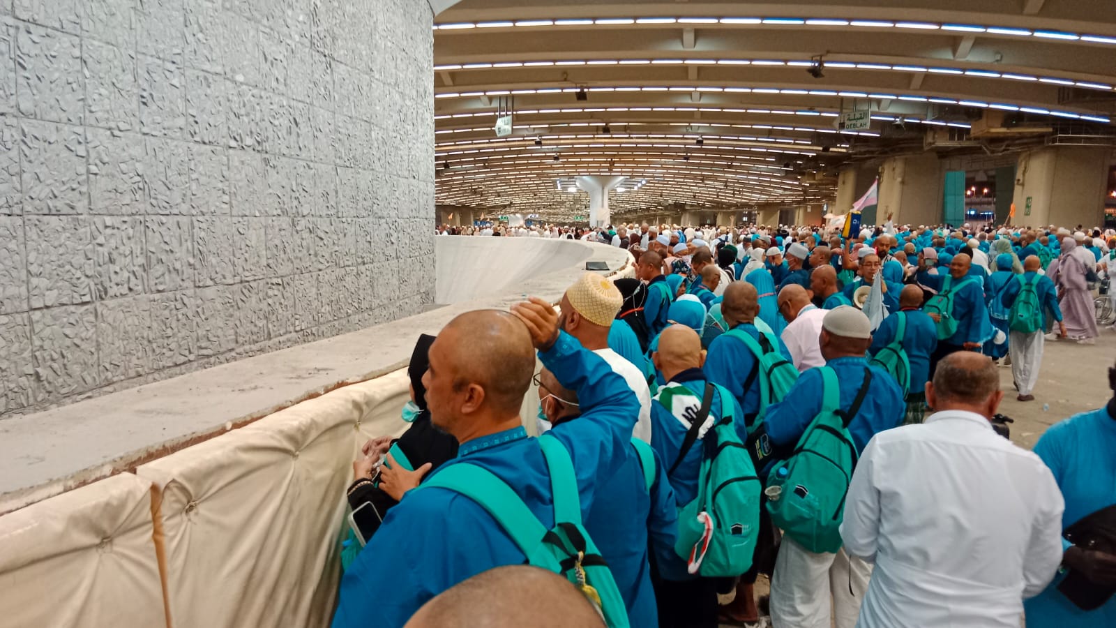 Lempar jumrah adalah ritual melempar batu kerikil ke tiga tiang batu yang disebut jumrah. Ritual ini merupakan salah satu rukun wajib dalam ibadah haji yang dilakukan di Mina, Arab Saudi. 