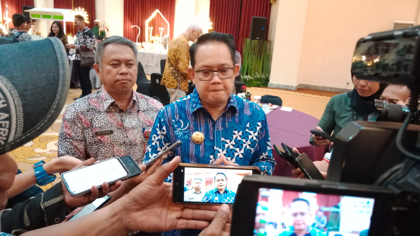 Pj Gubernur Jatim, Adhy Karyono saat ditemui awak media usai acara di Gedung Negara Grahadi, Surabaya, Senin (15/7).