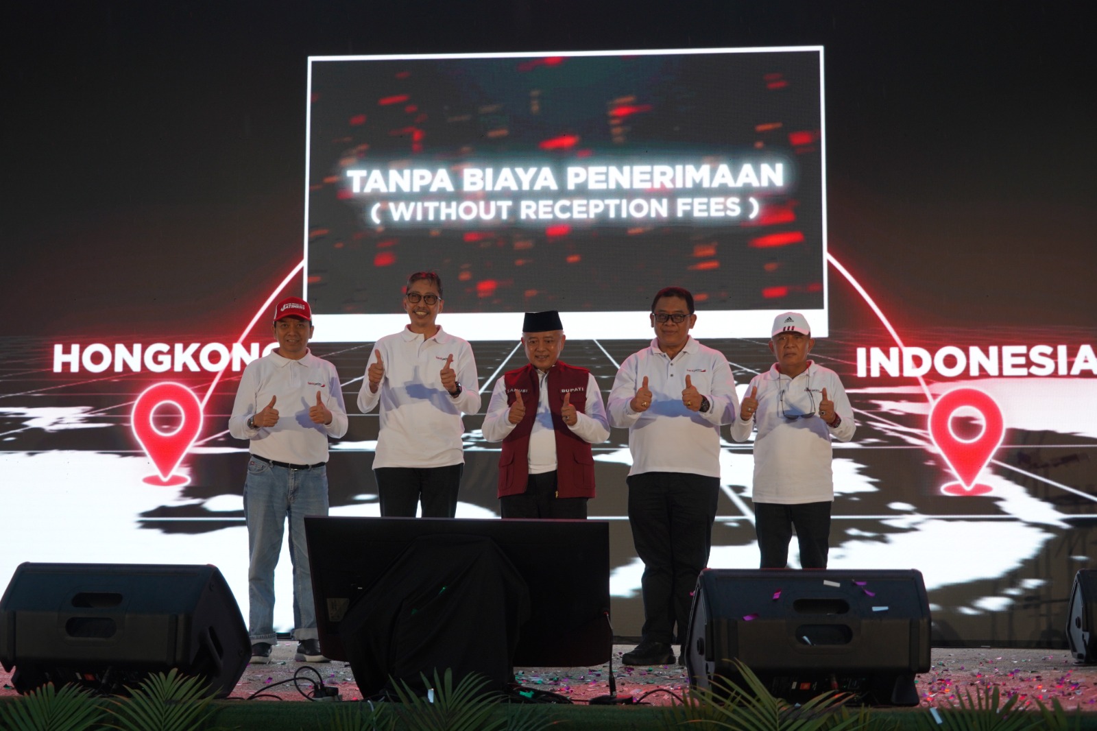 Direktur Utama bankjatim Busrul Iman, Direktur Keuangan, Treasury & Global Services bankjatim Edi Masrianto, Bupati Malang Sanusi saat Soft Launching JConnect Remittance Hongkong dan sekaligus Gathering Pekerja Migran Indonesia (PMI) di Kabupaten Malang