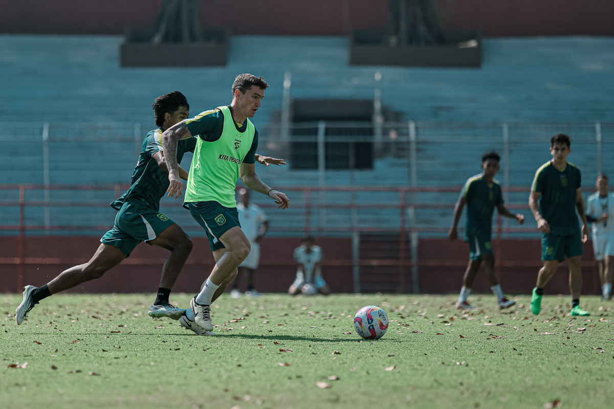 Slavko merasa nyaman berduet dengan Kadek, duet duo pemain tersebut sejauh ini berhasil membuat lini belakang Persebaya tidak kebobolan (Persebaya)