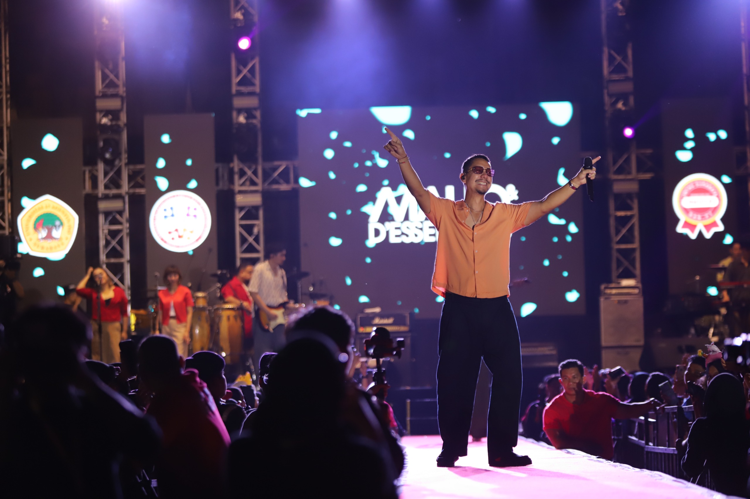 Untag Surabaya Gelar Hari Terakhir PKKMB 2024 dengan Penampilan Maliq & D'Essentials