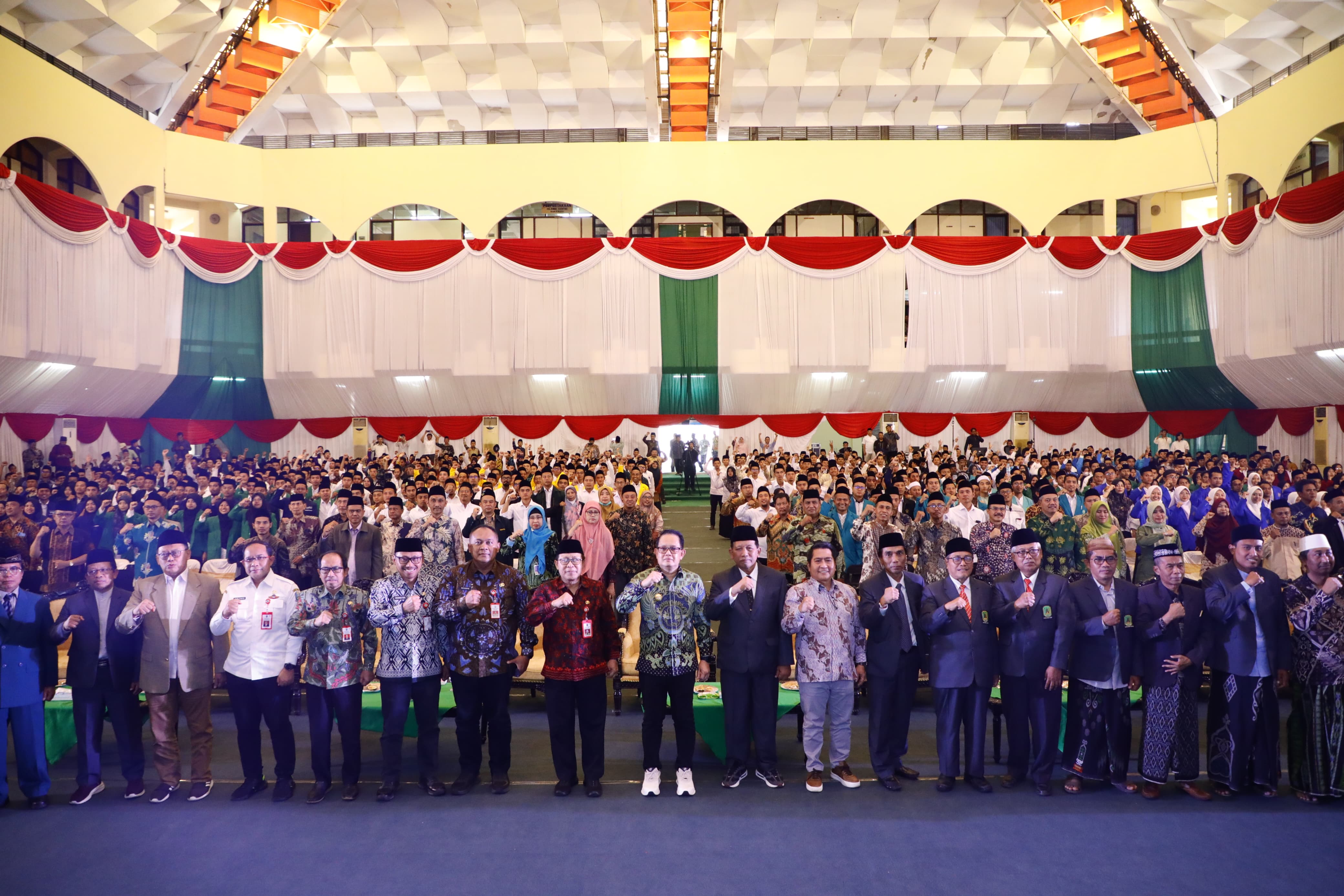 Pj. Gubernur Jatim Berikan Arahan kepada 823 Penerima Beasiswa Perguruan Tinggi Keagamaan Islam