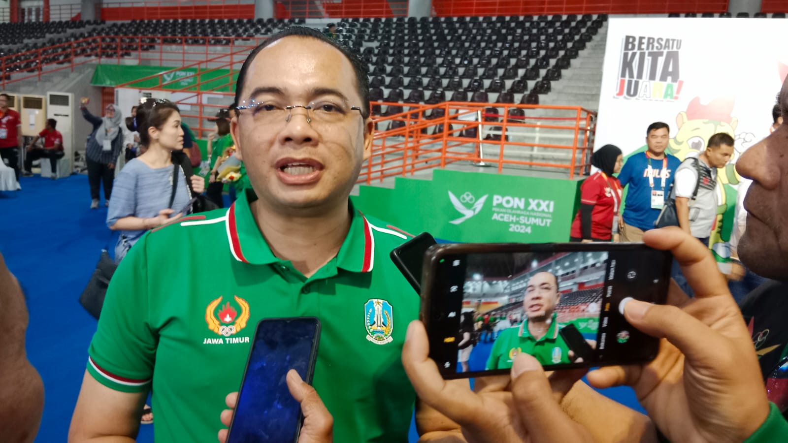 Kepala Bakesbangpol Jatim Eddy Supriyanto sebagai perwakilan tim wushu Jatim